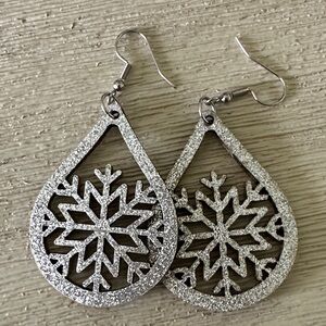 Snowflake  Earrings Set with Green Necklace